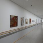 Ausstellungsansicht Alterszentrum St. Bernhard, Kunst Schau 5430 – 2022,  Foto: Stefan Meier (c) Gemeinde Wettingen, 2023