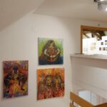 Ausstellungsansicht Kunst Schau 5430 - 2023 in der Galerie im Gluri Suter Huus, Dachgeschoss Treppenpodest