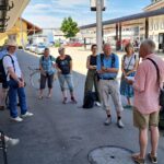 Sketch Crawl, Samstag, 5. Juli 2025, 13.30 Uhr, Claudio Affolter, Kunst- und Architekturhistoriker führt vom Bahnhof zum Limmatknie und erzählt über die Industriekulturgüter am Weg.  Foto: Stefan Meier, (c) Gemeinde Wettingen, 2025