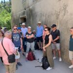 Sketch Crawl, Samstag, 5. Juli 2025, 13.30 Uhr, Claudio Affolter, Kunst- und Architekturhistoriker führt vom Bahnhof zum Limmatknie und erzählt über die Industriekulturgüter am Weg.  Foto: Stefan Meier, (c) Gemeinde Wettingen, 2025