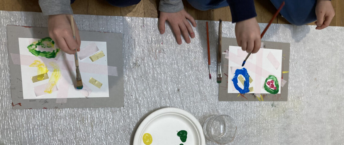 Kunstvermittlung: Kindergarten Dorf in der Ausstellung Simone Hopferwieser-Thomae